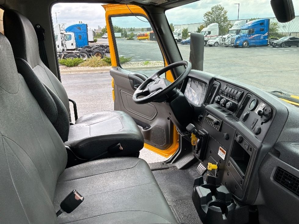 Medium Duty Box Truck-Light and Medium Duty Trucks-International-2022-MV607-Windsor-WI-239,739\n\t\tmiles-$ 38,750 - Image 22
