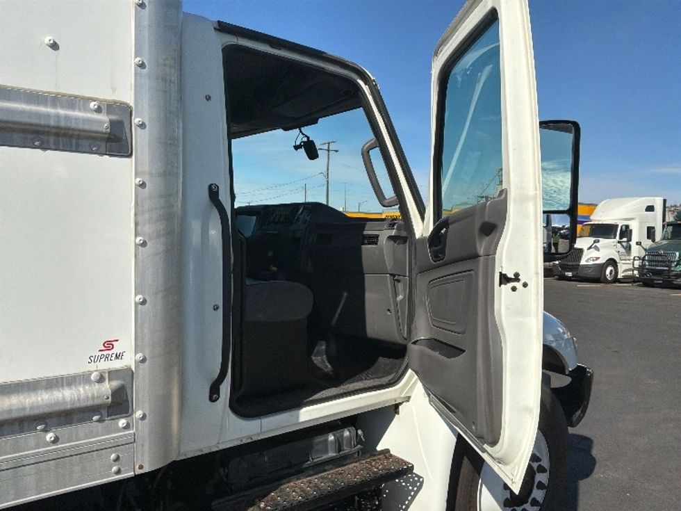 Medium Duty Box Truck-Light and Medium Duty Trucks-International-2022-MV607-Yakima-WA-241,799\n\t\tmiles-$ 42,750 - Image 20