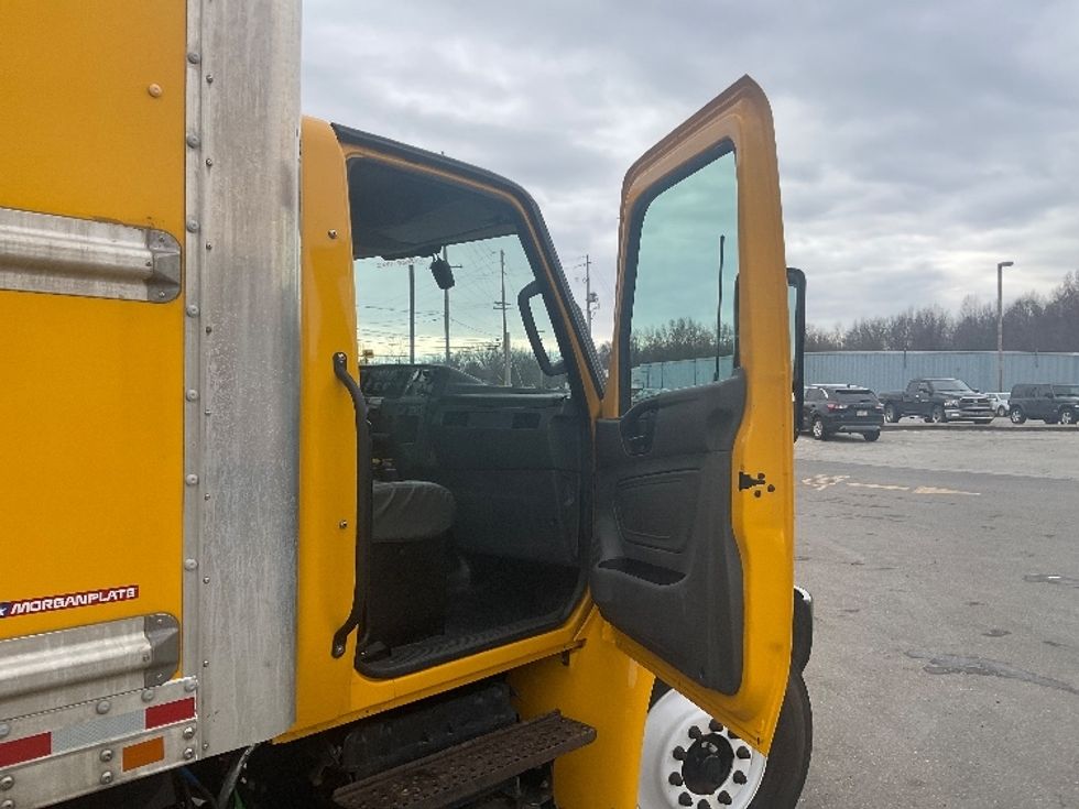 Medium Duty Box Truck-Light and Medium Duty Trucks-International-2022-MV607-Youngstown-OH-141,944\n\t\tmiles-$ 65,250 - Image 20