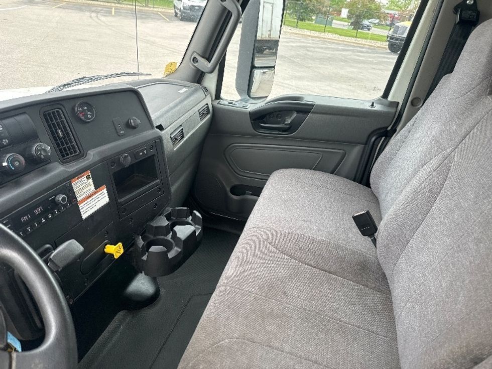 Medium Duty Box Truck-Light and Medium Duty Trucks-International-2022-MV607LP-Byron Center-MI-140,000\n\t\tmiles-$ 61,750 - Image 18