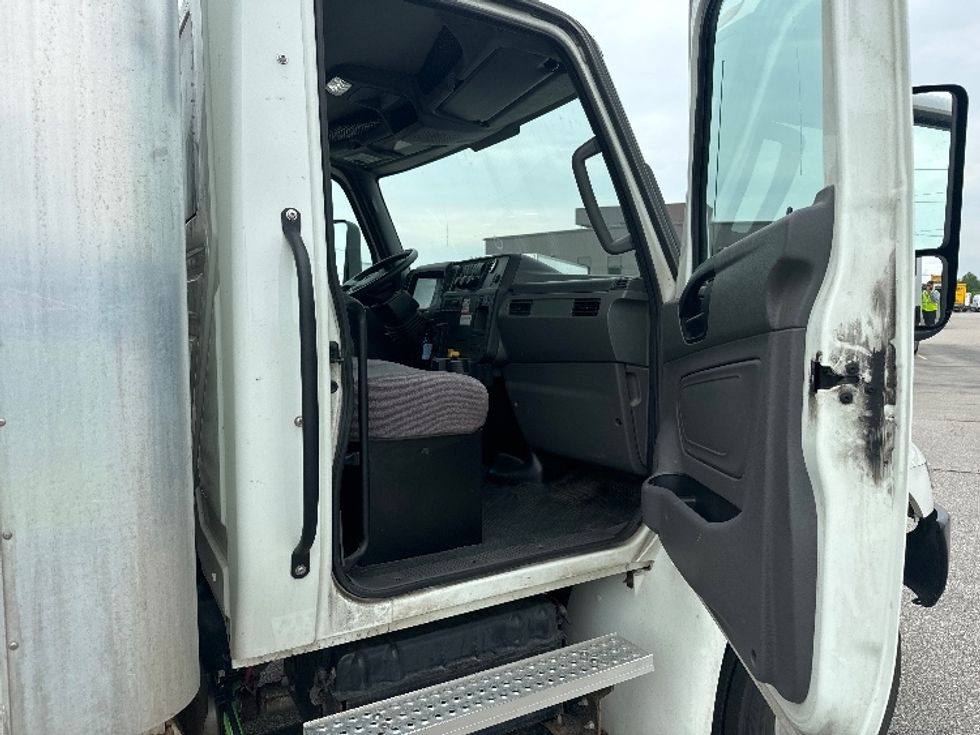 Medium Duty Box Truck-Light and Medium Duty Trucks-International-2022-MV607LP-Byron Center-MI-140,000\n\t\tmiles-$ 61,750 - Image 19