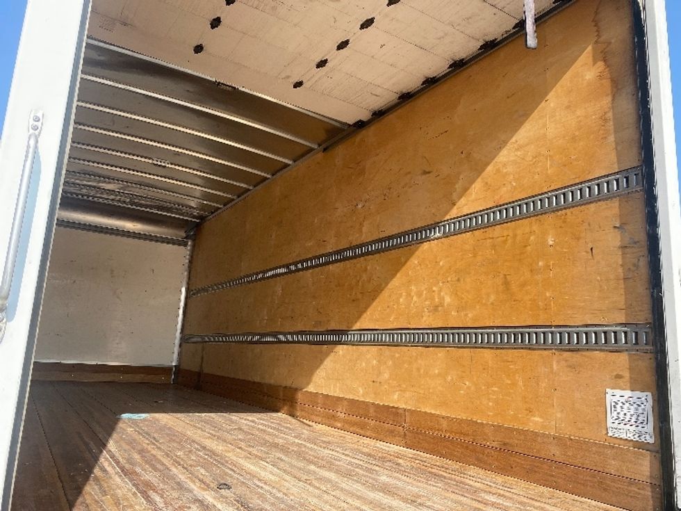 Medium Duty Box Truck-Light and Medium Duty Trucks-International-2022-MV607LP-Jurupa Valley-CA-87,384\n\t\tmiles-$ 77,250 - Image 11