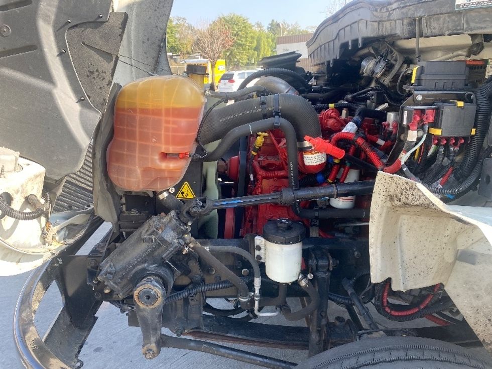 Medium Duty Box Truck-Light and Medium Duty Trucks-International-2022-MV607LP-Jurupa Valley-CA-87,384\n\t\tmiles-$ 77,250 - Image 23