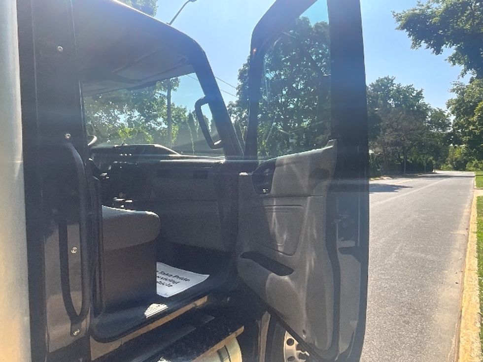 Medium Duty Box Truck-Light and Medium Duty Trucks-International-2022-MV607LP-Reading-PA-151,337\n\t\tmiles-$ 60,250 - Image 20