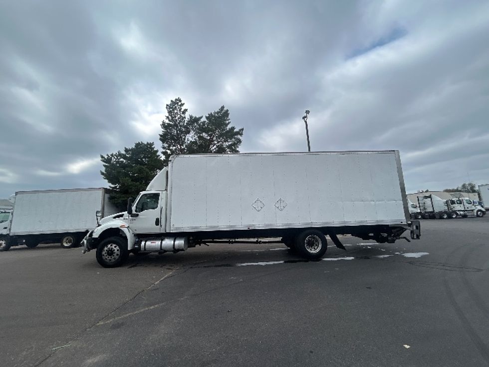 Medium Duty Box Truck-Light and Medium Duty Trucks-International-2023-MV607-Brooklyn Park-MN-386,557\n\t\tmiles-$ 30,250 - Image 4