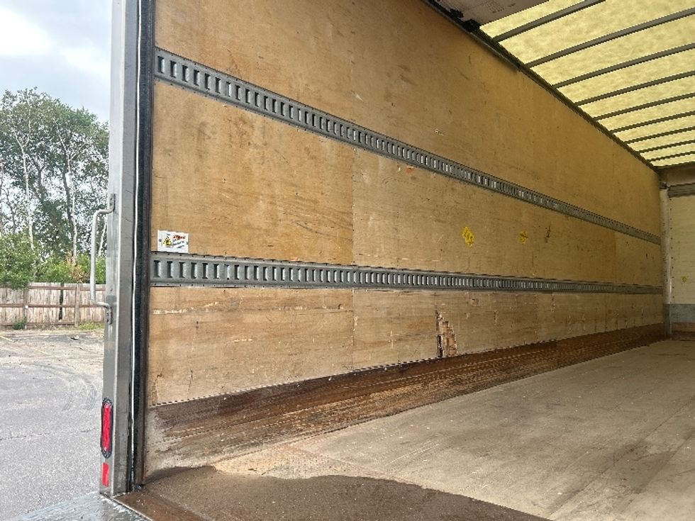 Medium Duty Box Truck-Light and Medium Duty Trucks-International-2023-MV607-Brooklyn Park-MN-386,557\n\t\tmiles-$ 30,250 - Image 11