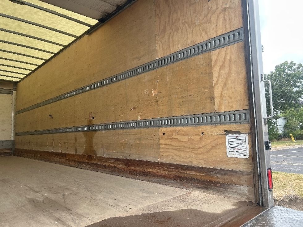Medium Duty Box Truck-Light and Medium Duty Trucks-International-2023-MV607-Brooklyn Park-MN-386,557\n\t\tmiles-$ 30,250 - Image 12