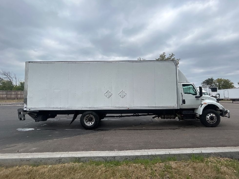 Medium Duty Box Truck-Light and Medium Duty Trucks-International-2023-MV607-Brooklyn Park-MN-386,557\n\t\tmiles-$ 30,250 - Image 15