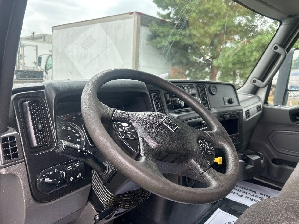 Medium Duty Box Truck-Light and Medium Duty Trucks-International-2023-MV607-Brooklyn Park-MN-386,557\n\t\tmiles-$ 30,250 - Image 17