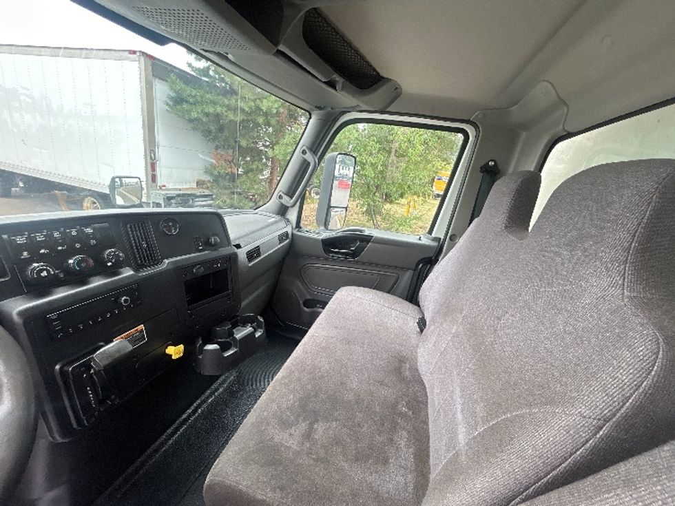 Medium Duty Box Truck-Light and Medium Duty Trucks-International-2023-MV607-Brooklyn Park-MN-386,557\n\t\tmiles-$ 30,250 - Image 19