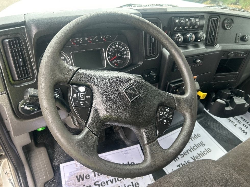 Medium Duty Box Truck-Light and Medium Duty Trucks-International-2023-MV607-Brooklyn Park-MN-386,557\n\t\tmiles-$ 30,250 - Image 18
