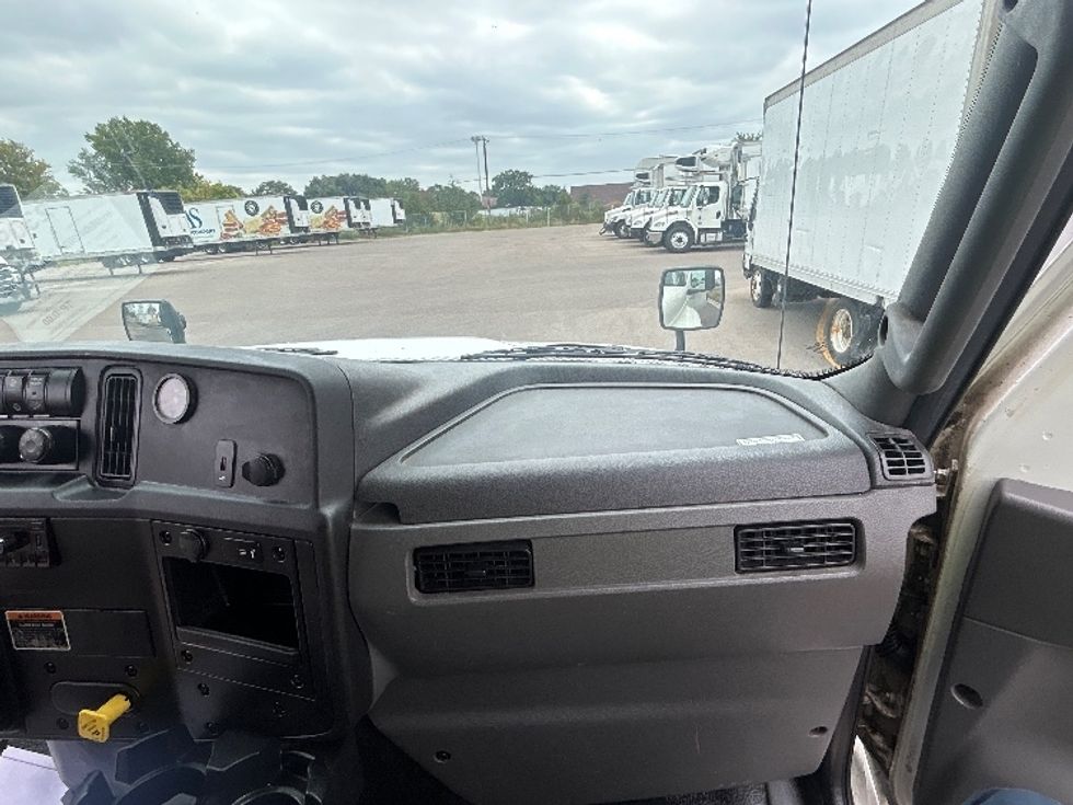 Medium Duty Box Truck-Light and Medium Duty Trucks-International-2023-MV607-Brooklyn Park-MN-386,557\n\t\tmiles-$ 30,250 - Image 21