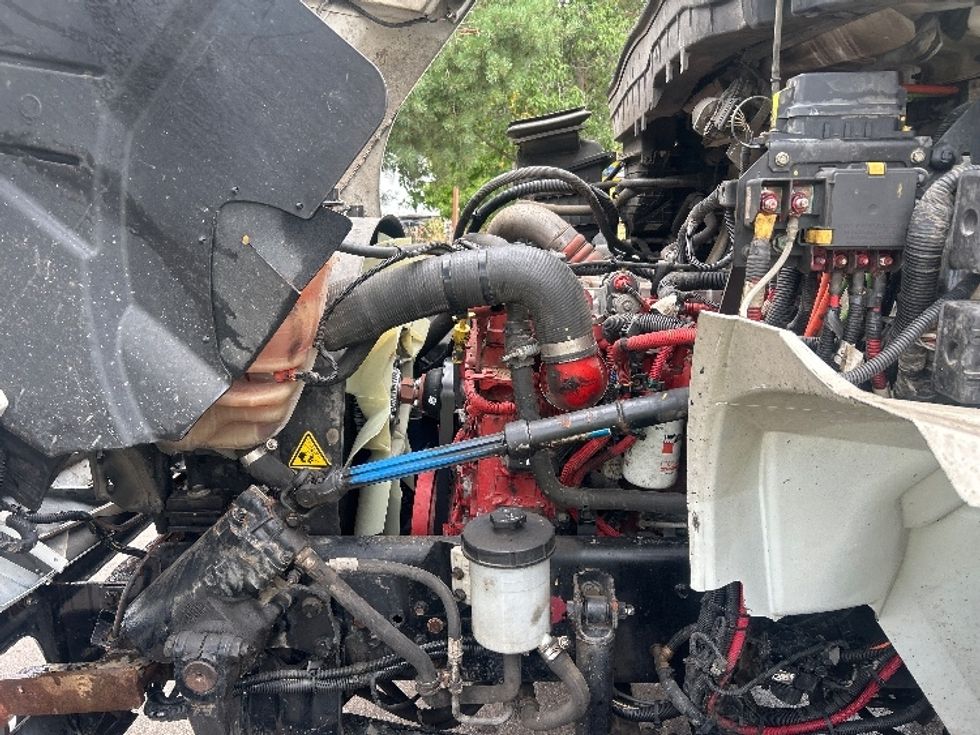 Medium Duty Box Truck-Light and Medium Duty Trucks-International-2023-MV607-Brooklyn Park-MN-386,557\n\t\tmiles-$ 30,250 - Image 24