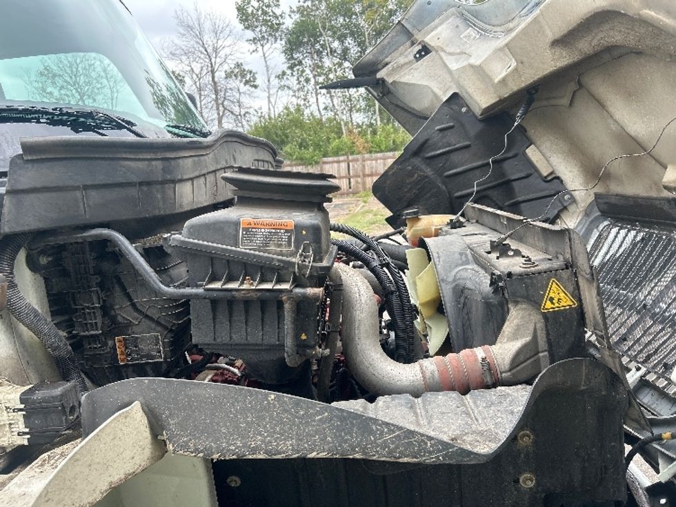 Medium Duty Box Truck-Light and Medium Duty Trucks-International-2023-MV607-Brooklyn Park-MN-386,557\n\t\tmiles-$ 30,250 - Image 23