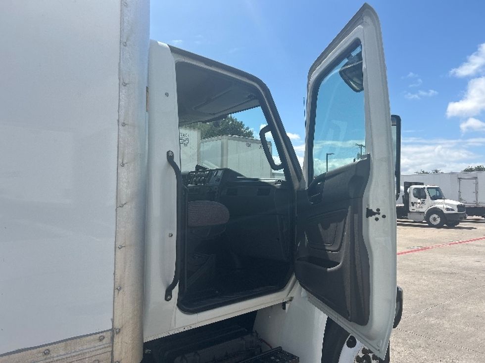 Medium Duty Box Truck-Light and Medium Duty Trucks-International-2023-MV607-Carrollton-TX-326,148\n\t\tmiles-$ 40,250 - Image 20