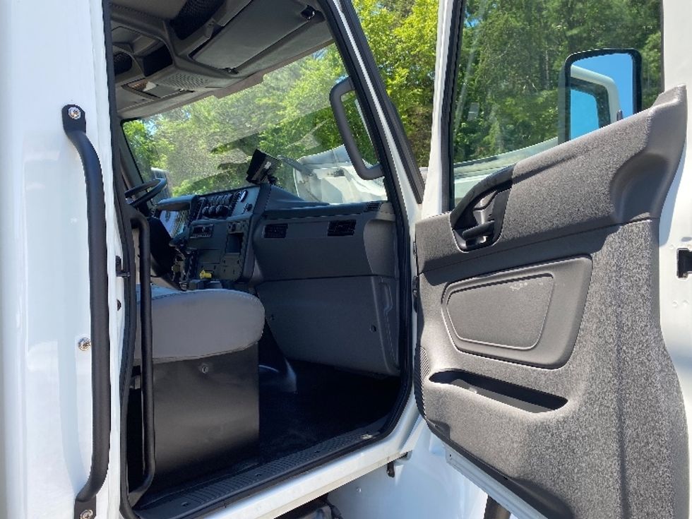 Medium Duty Box Truck-Light and Medium Duty Trucks-International-2023-MV607-Cleveland-TN-120,364\n\t\tmiles-$ 66,250 - Image 20