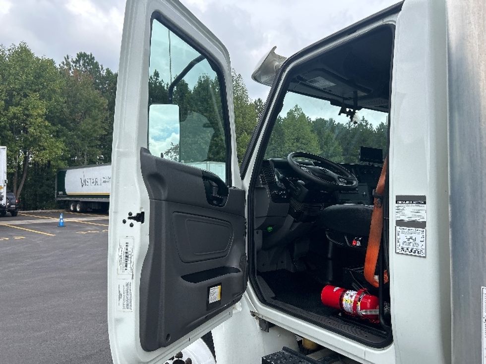 Medium Duty Box Truck-Light and Medium Duty Trucks-International-2023-MV607-Duluth-GA-282,444\n\t\tmiles-$ 49,000 - Image 16