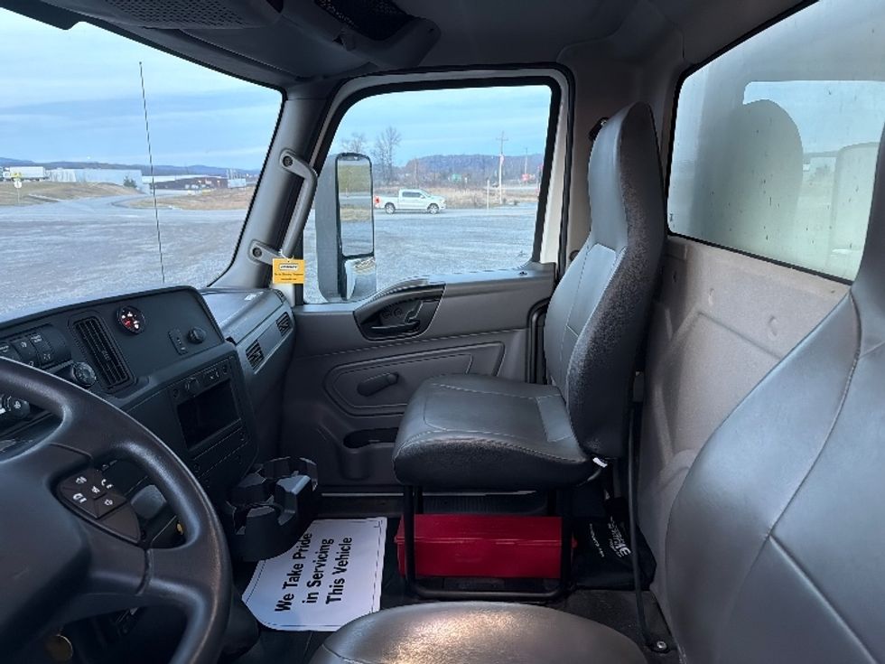 Medium Duty Box Truck-Light and Medium Duty Trucks-International-2023-MV607-Duncansville-PA-317,698\n\t\tmiles-$ 28,250 - Image 17