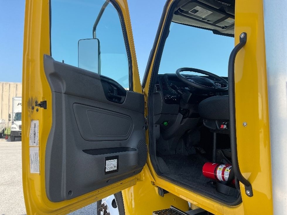 Medium Duty Box Truck-Light and Medium Duty Trucks-International-2023-MV607-Earth City-MO-272,742\n\t\tmiles-$ 40,500 - Image 16