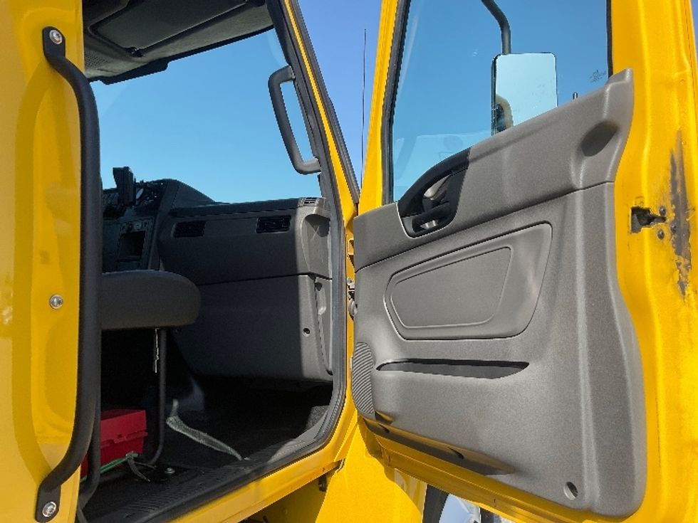 Medium Duty Box Truck-Light and Medium Duty Trucks-International-2023-MV607-Earth City-MO-272,742\n\t\tmiles-$ 40,500 - Image 20