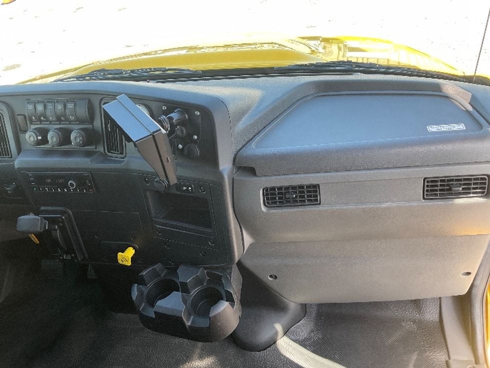 Medium Duty Box Truck-Light and Medium Duty Trucks-International-2023-MV607-Earth City-MO-272,742\n\t\tmiles-$ 40,500 - Image 21