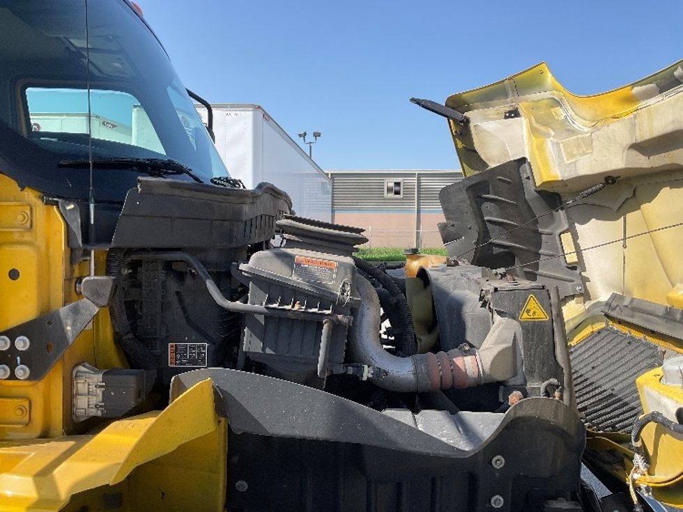 Medium Duty Box Truck-Light and Medium Duty Trucks-International-2023-MV607-Earth City-MO-272,742\n\t\tmiles-$ 40,500 - Image 23