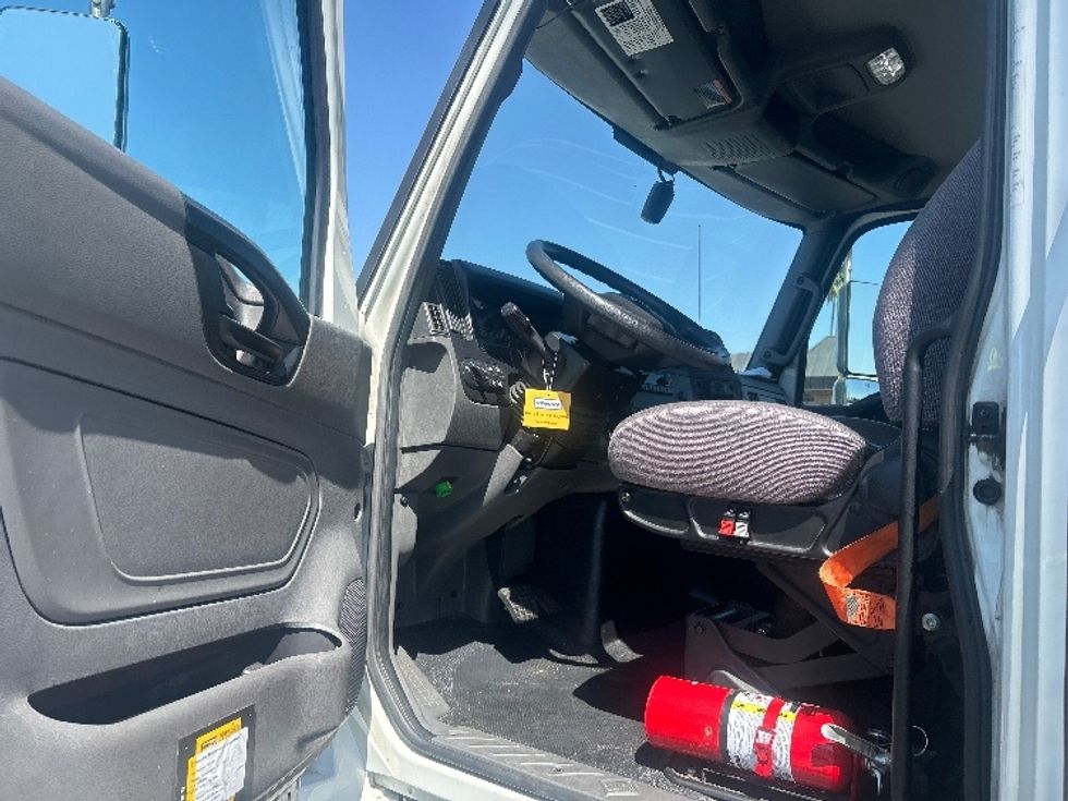 Medium Duty Box Truck-Light and Medium Duty Trucks-International-2023-MV607-Fontana-CA-202,922\n\t\tmiles-$ 48,750 - Image 16