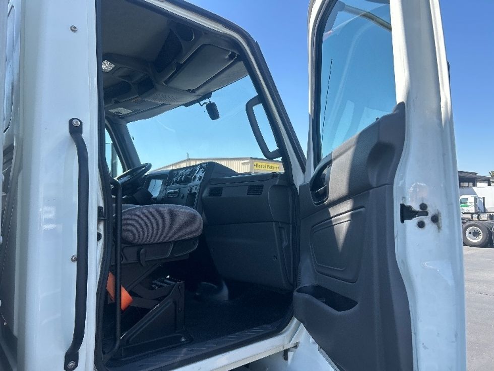 Medium Duty Box Truck-Light and Medium Duty Trucks-International-2023-MV607-Fontana-CA-202,922\n\t\tmiles-$ 48,750 - Image 19