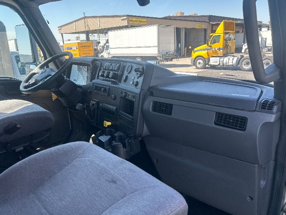 Medium Duty Box Truck-Light and Medium Duty Trucks-International-2023-MV607-Fontana-CA-202,922\n\t\tmiles-$ 48,750 - Image 20
