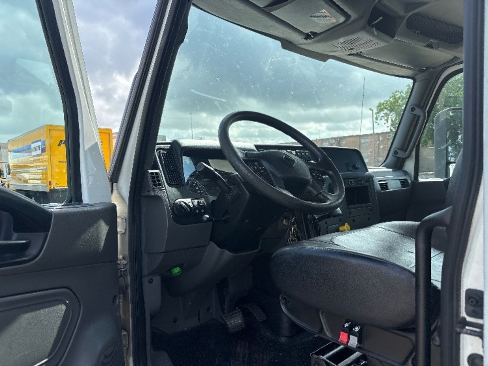 Medium Duty Box Truck-Light and Medium Duty Trucks-International-2023-MV607-Houston-TX-230,887\n\t\tmiles-$ 53,500 - Image 16