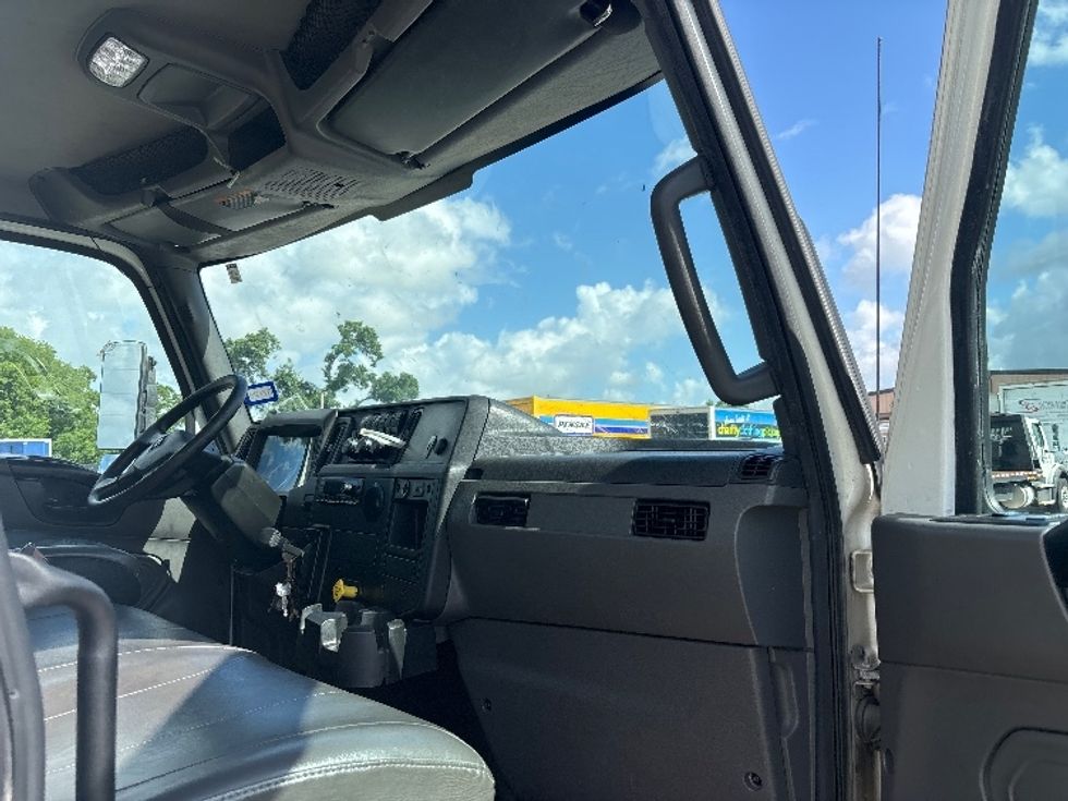 Medium Duty Box Truck-Light and Medium Duty Trucks-International-2023-MV607-Houston-TX-230,887\n\t\tmiles-$ 53,500 - Image 19