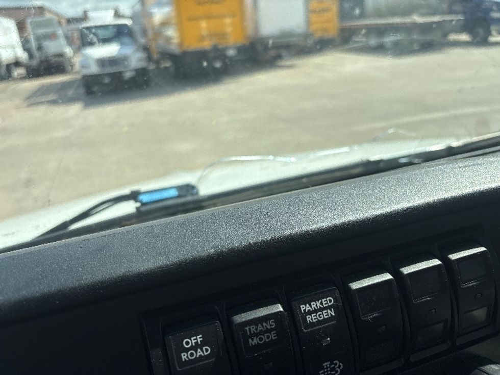 Medium Duty Box Truck-Light and Medium Duty Trucks-International-2023-MV607-Houston-TX-230,887\n\t\tmiles-$ 53,500 - Image 26