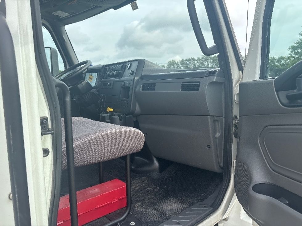 Medium Duty Box Truck-Light and Medium Duty Trucks-International-2023-MV607-Houston-TX-95,623\n\t\tmiles-$ 74,750 - Image 19