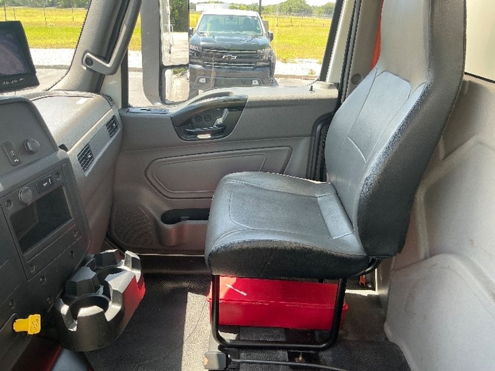 Medium Duty Box Truck-Light and Medium Duty Trucks-International-2023-MV607-Jacksonville-FL-135,707\n\t\tmiles-$ 62,750 - Image 20