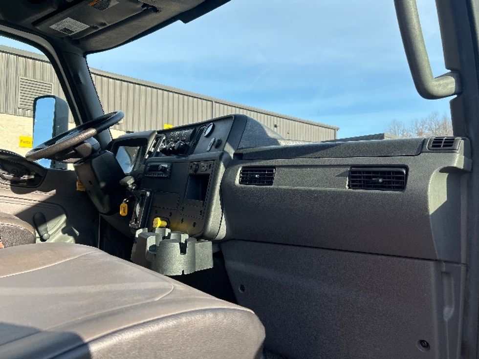 Medium Duty Box Truck-Light and Medium Duty Trucks-International-2023-MV607-Jessup-PA-283,888\n\t\tmiles-$ 30,250 - Image 20