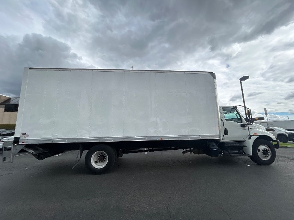 Medium Duty Box Truck-Light and Medium Duty Trucks-International-2023-MV607-La Mirada-CA-179,584\n\t\tmiles-$ 64,500 - Image 15