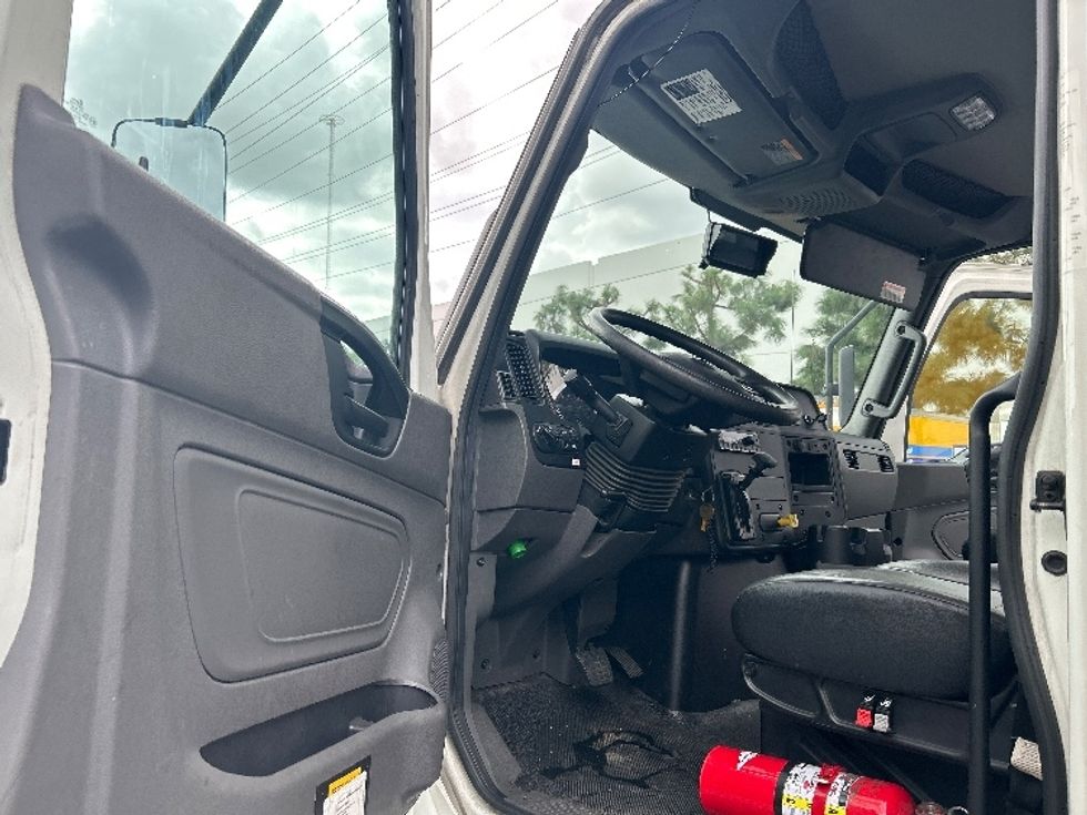 Medium Duty Box Truck-Light and Medium Duty Trucks-International-2023-MV607-La Mirada-CA-179,584\n\t\tmiles-$ 64,500 - Image 16