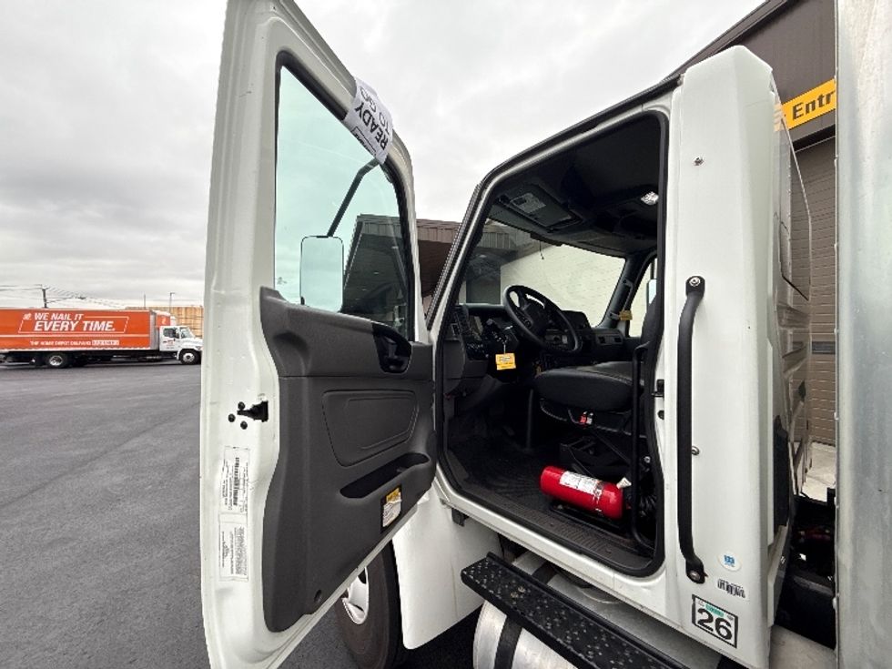 Medium Duty Box Truck-Light and Medium Duty Trucks-International-2023-MV607-Linden-NJ-217,787\n\t\tmiles-$ 52,000 - Image 16