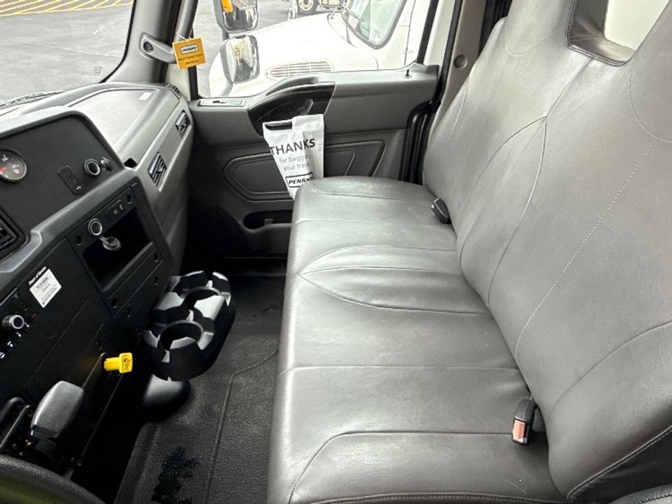 Medium Duty Box Truck-Light and Medium Duty Trucks-International-2023-MV607-Linden-NJ-217,787\n\t\tmiles-$ 52,000 - Image 19