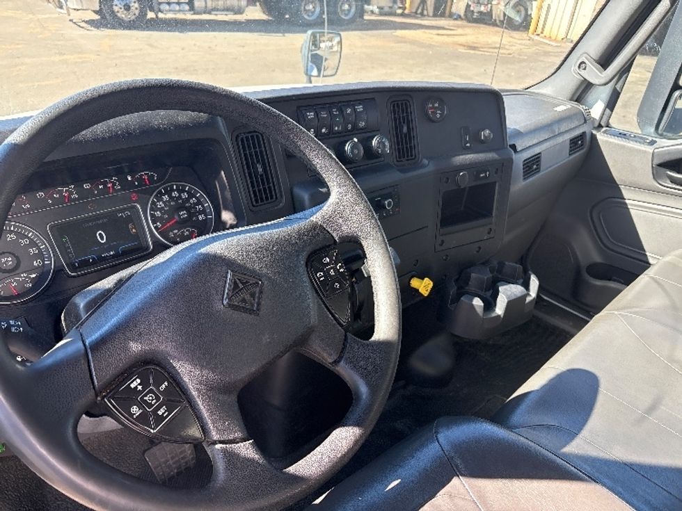 Medium Duty Box Truck-Light and Medium Duty Trucks-International-2023-MV607-Mebane-NC-413,062\n\t\tmiles-$ 29,750 - Image 17