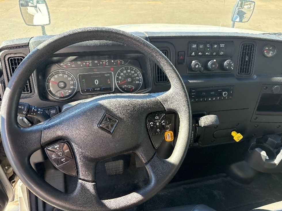 Medium Duty Box Truck-Light and Medium Duty Trucks-International-2023-MV607-Mebane-NC-413,062\n\t\tmiles-$ 29,750 - Image 18