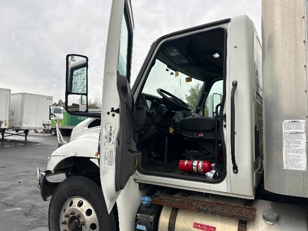 Medium Duty Box Truck-Light and Medium Duty Trucks-International-2023-MV607-Middlefield-OH-196,895\n\t\tmiles-$ 49,250 - Image 15