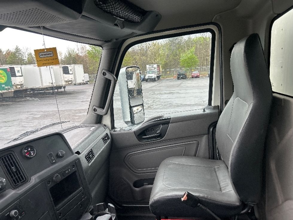 Medium Duty Box Truck-Light and Medium Duty Trucks-International-2023-MV607-Middlefield-OH-196,895\n\t\tmiles-$ 49,250 - Image 17