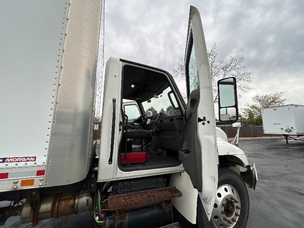 Medium Duty Box Truck-Light and Medium Duty Trucks-International-2023-MV607-Middlefield-OH-196,895\n\t\tmiles-$ 49,250 - Image 18