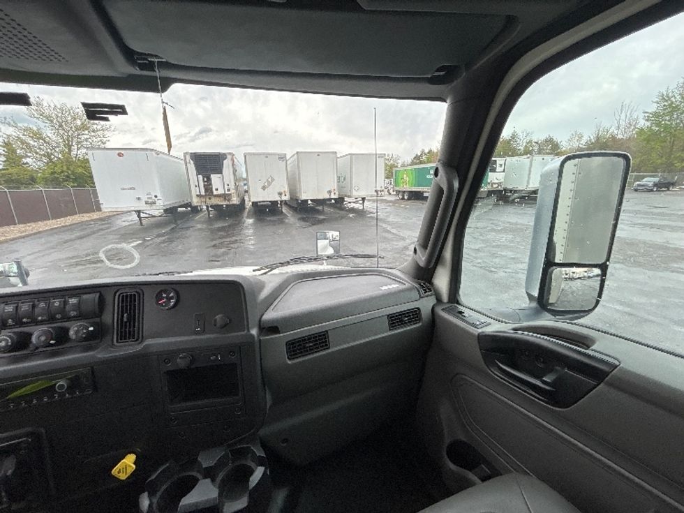 Medium Duty Box Truck-Light and Medium Duty Trucks-International-2023-MV607-Middlefield-OH-196,895\n\t\tmiles-$ 49,250 - Image 19