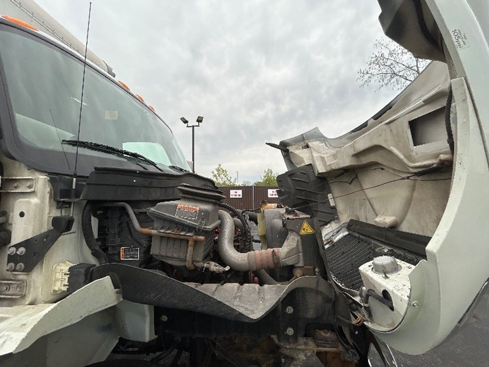 Medium Duty Box Truck-Light and Medium Duty Trucks-International-2023-MV607-Middlefield-OH-196,895\n\t\tmiles-$ 49,250 - Image 21
