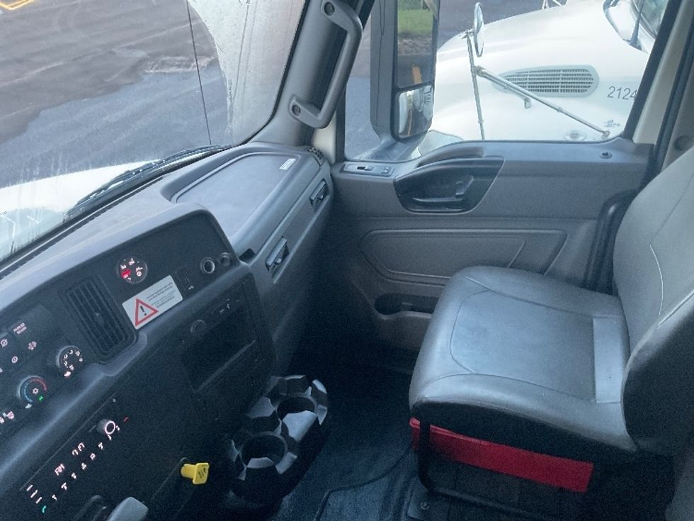 Medium Duty Box Truck-Light and Medium Duty Trucks-International-2023-MV607-Middlefield-OH-223,017\n\t\tmiles-$ 60,000 - Image 19