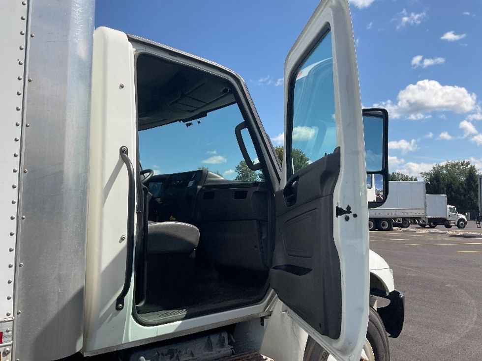 Medium Duty Box Truck-Light and Medium Duty Trucks-International-2023-MV607-Middlefield-OH-236,407\n\t\tmiles-$ 47,750 - Image 19