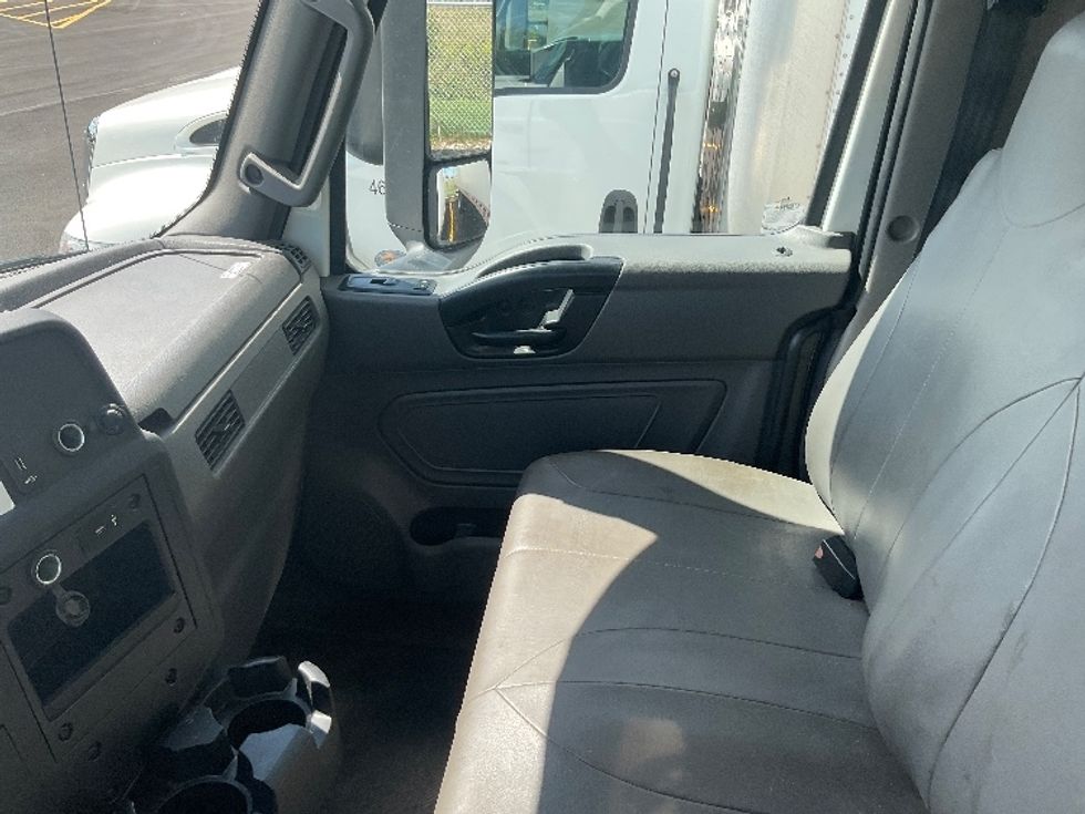 Medium Duty Box Truck-Light and Medium Duty Trucks-International-2023-MV607-Middlefield-OH-251,099\n\t\tmiles-$ 47,750 - Image 18