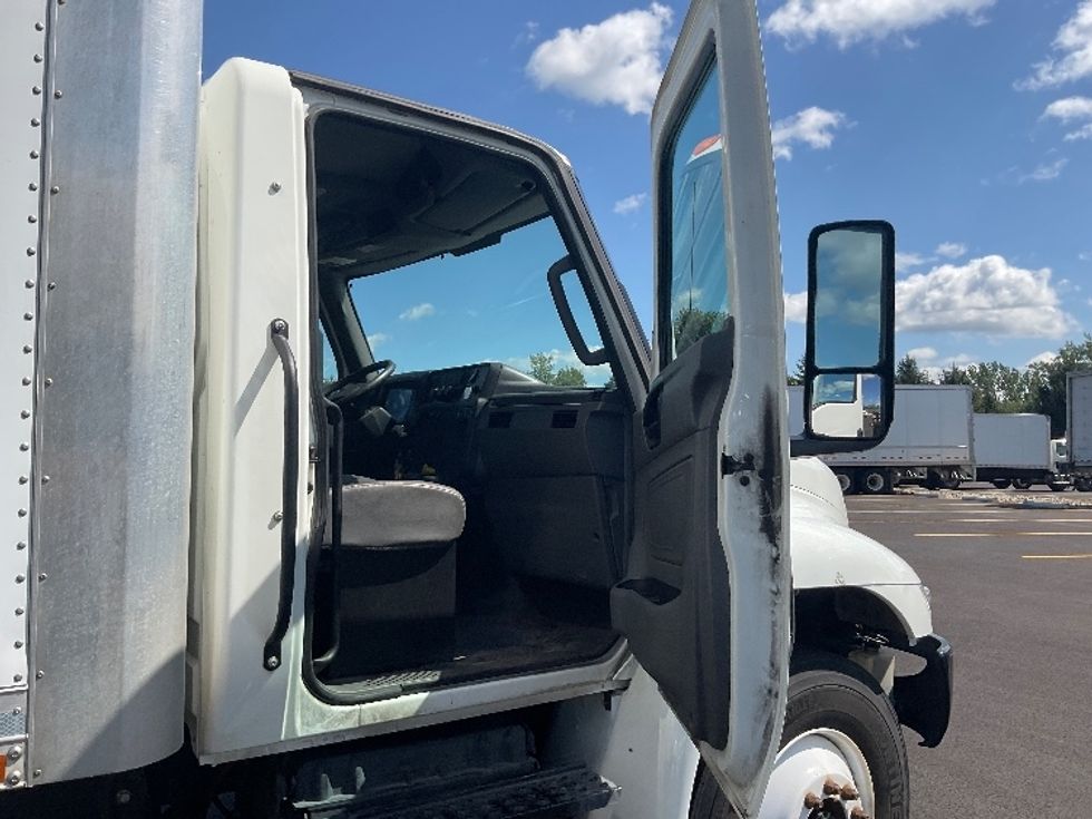 Medium Duty Box Truck-Light and Medium Duty Trucks-International-2023-MV607-Middlefield-OH-251,099\n\t\tmiles-$ 47,750 - Image 19